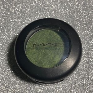 Single MAC eyeshadow pot